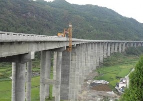 G312淠河特大橋開展結構加固檢修